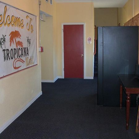 Tropicana Motel Комптон Экстерьер фото